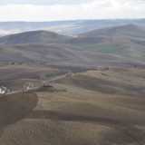 Ci affacciamo e restiamo senza fiato. Dal nostro punto di osservazione � possibile scrutare tutta la valle per miglia e miglia, fino alla Puglia